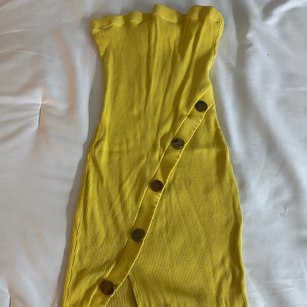 Strapless yellow dress